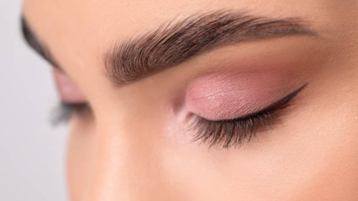 How to Change the Shape of Your Eyebrows Like A Pro    